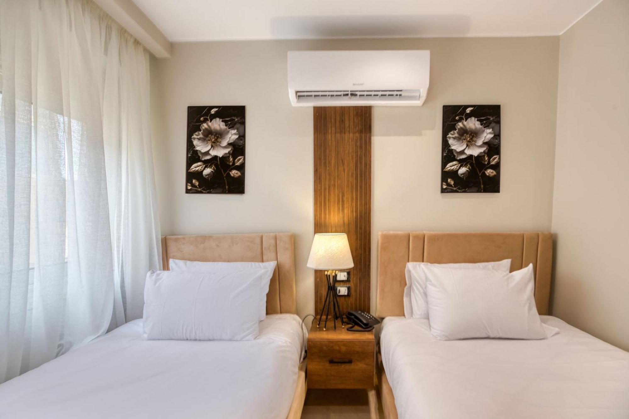Gaia Pyramids Hotel Kafrat al Jabal Bagian luar foto