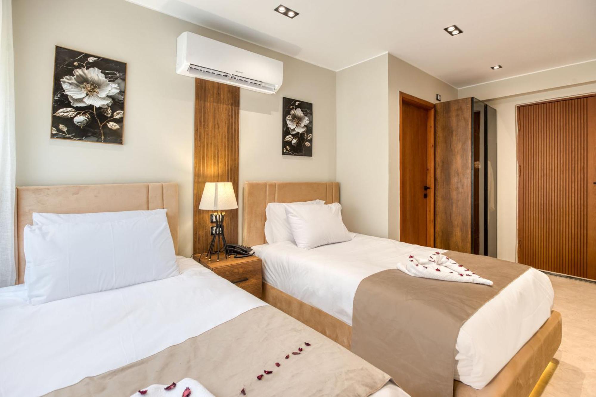 Gaia Pyramids Hotel Kafrat al Jabal Bagian luar foto