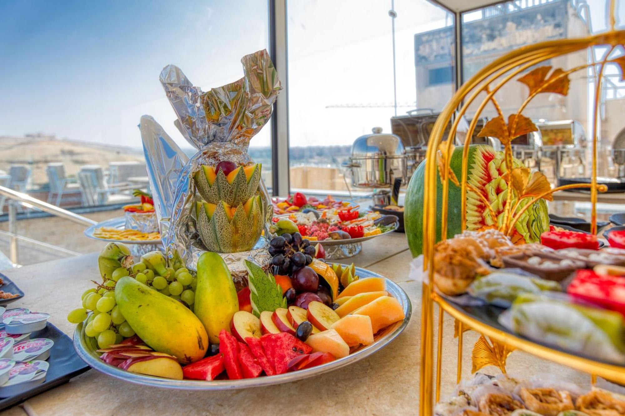 Gaia Pyramids Hotel Kafrat al Jabal Bagian luar foto