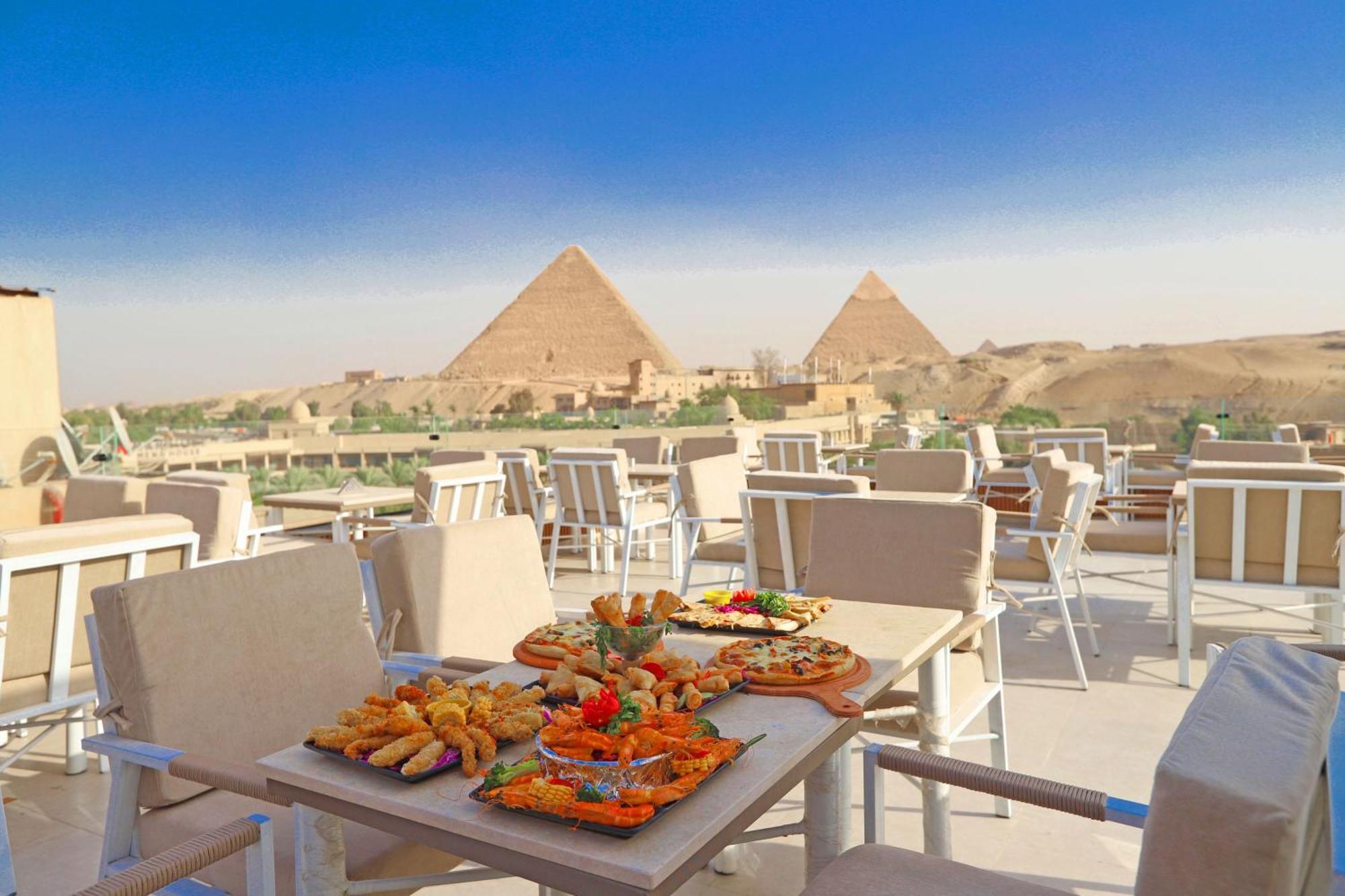 Gaia Pyramids Hotel Kafrat al Jabal Bagian luar foto