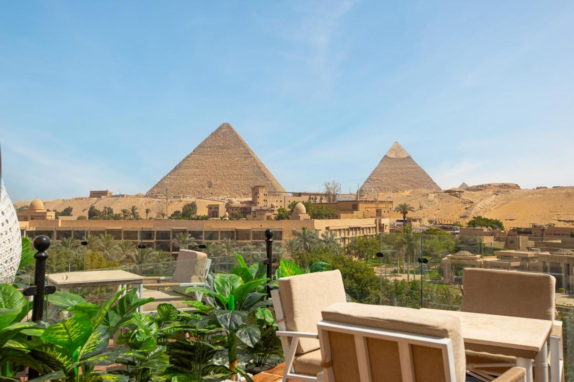 Gaia Pyramids Hotel Kafrat al Jabal Bagian luar foto