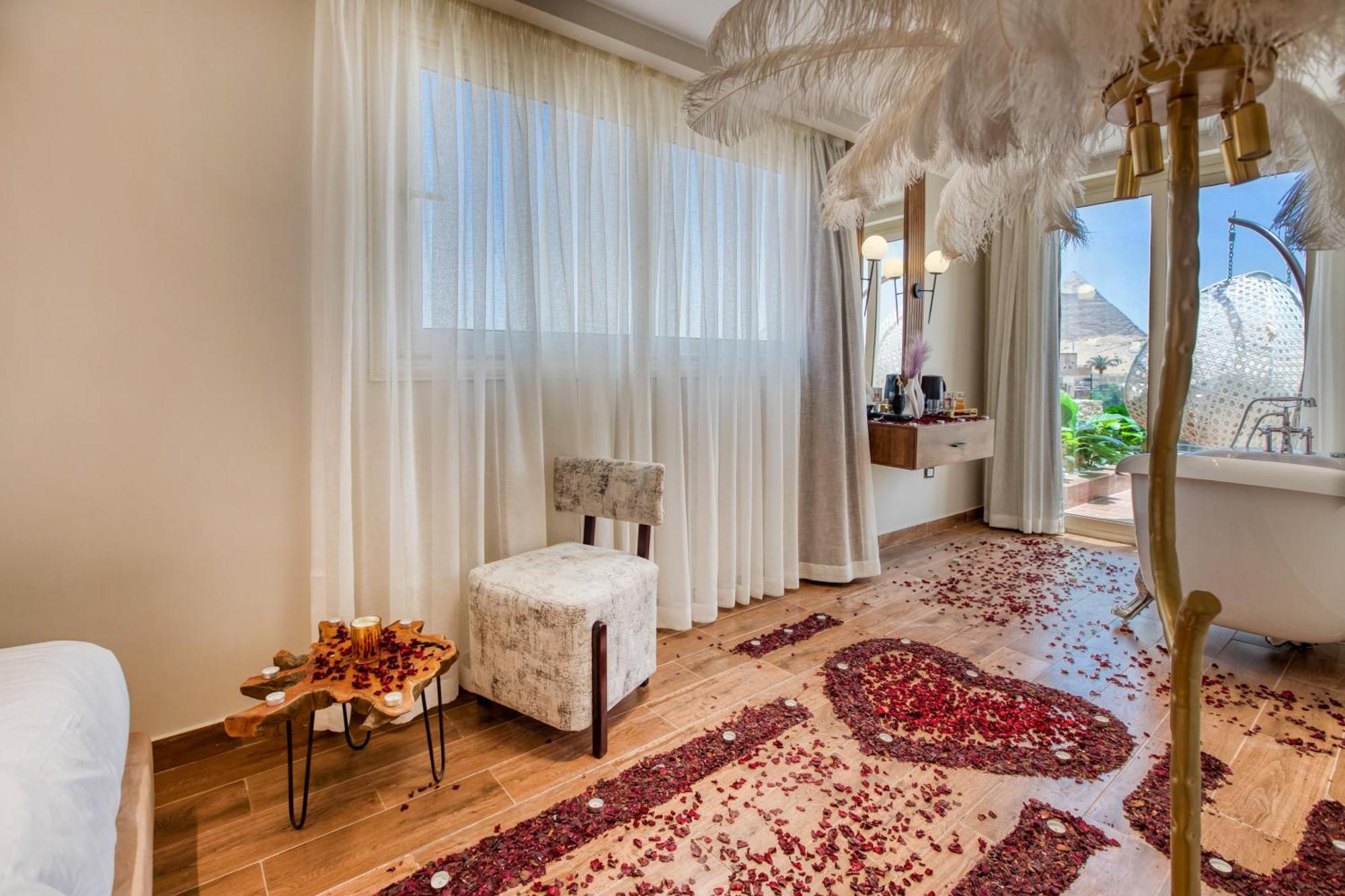 Gaia Pyramids Hotel Kafrat al Jabal Bagian luar foto