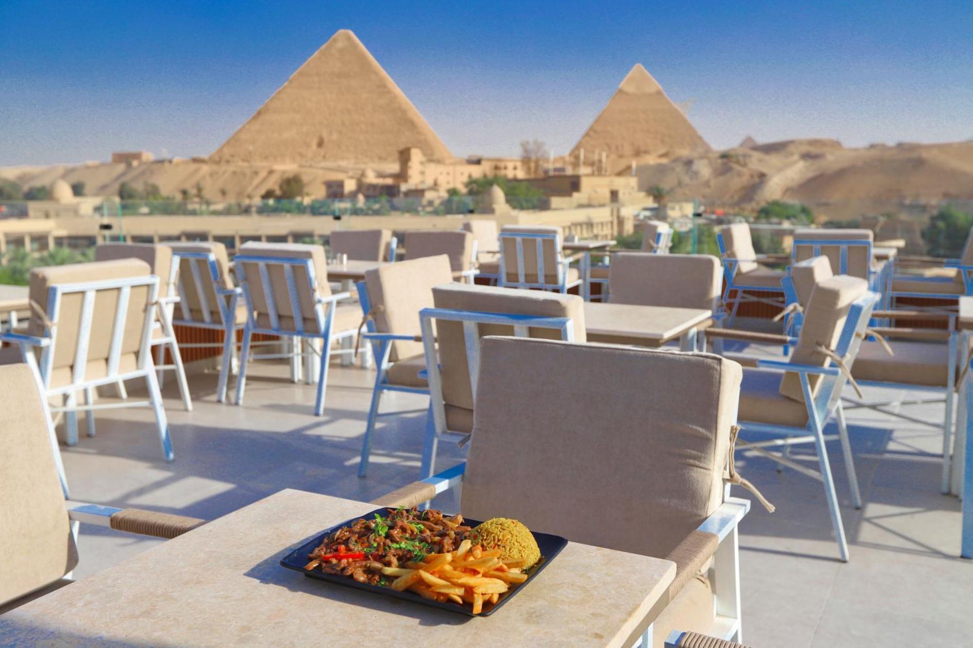 Gaia Pyramids Hotel Kafrat al Jabal Bagian luar foto