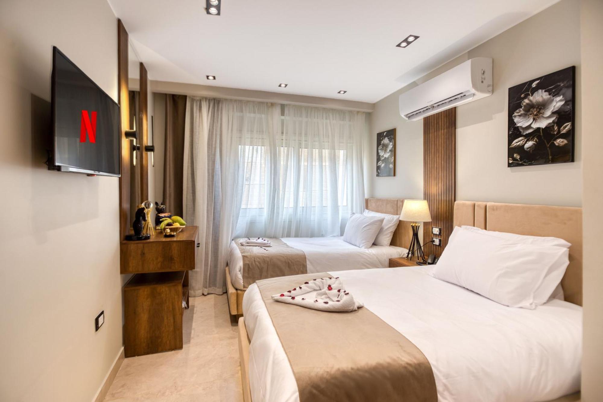 Gaia Pyramids Hotel Kafrat al Jabal Bagian luar foto