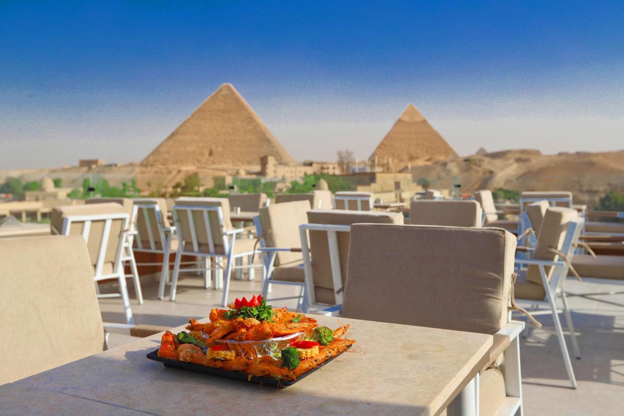 Gaia Pyramids Hotel Kafrat al Jabal Bagian luar foto