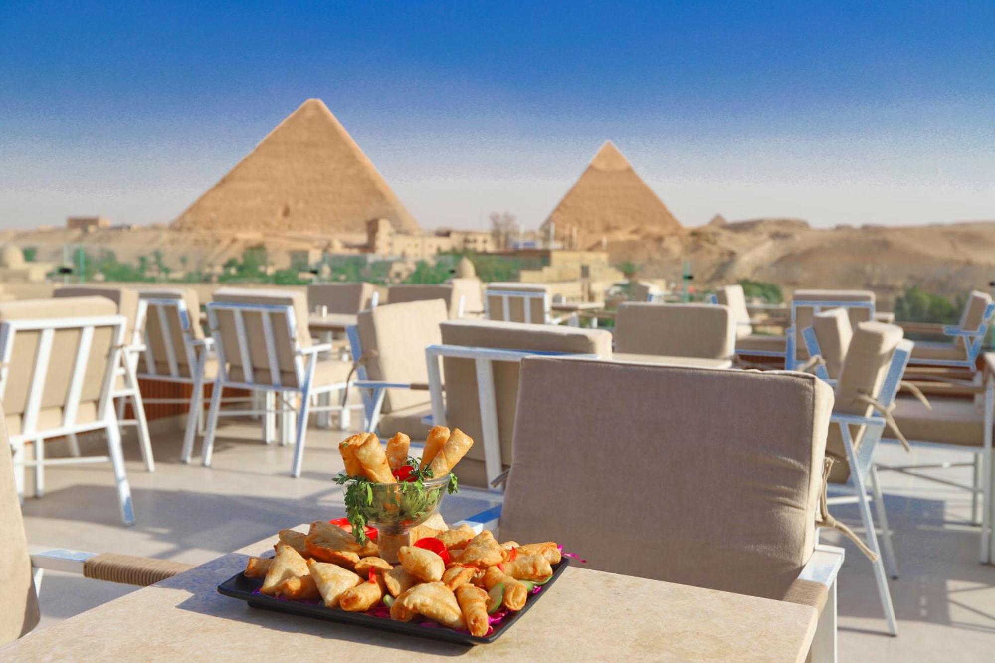 Gaia Pyramids Hotel Kafrat al Jabal Bagian luar foto