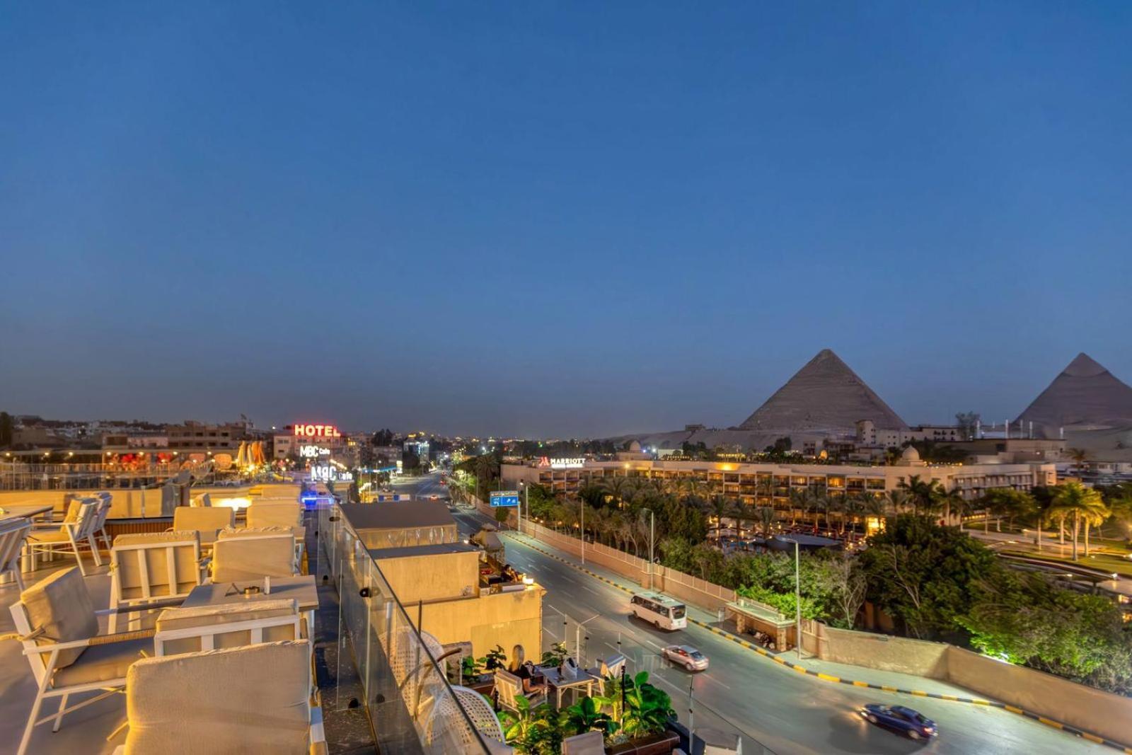 Gaia Pyramids Hotel Kafrat al Jabal Bagian luar foto