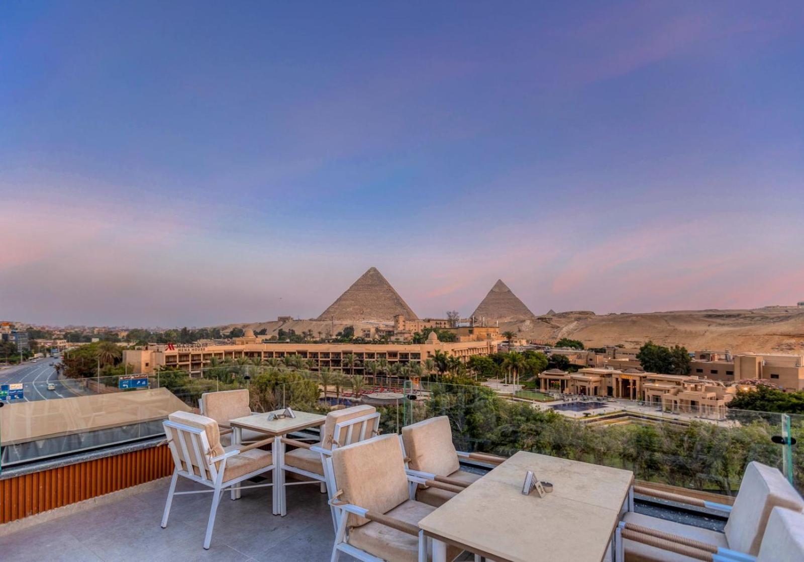 Gaia Pyramids Hotel Kafrat al Jabal Bagian luar foto