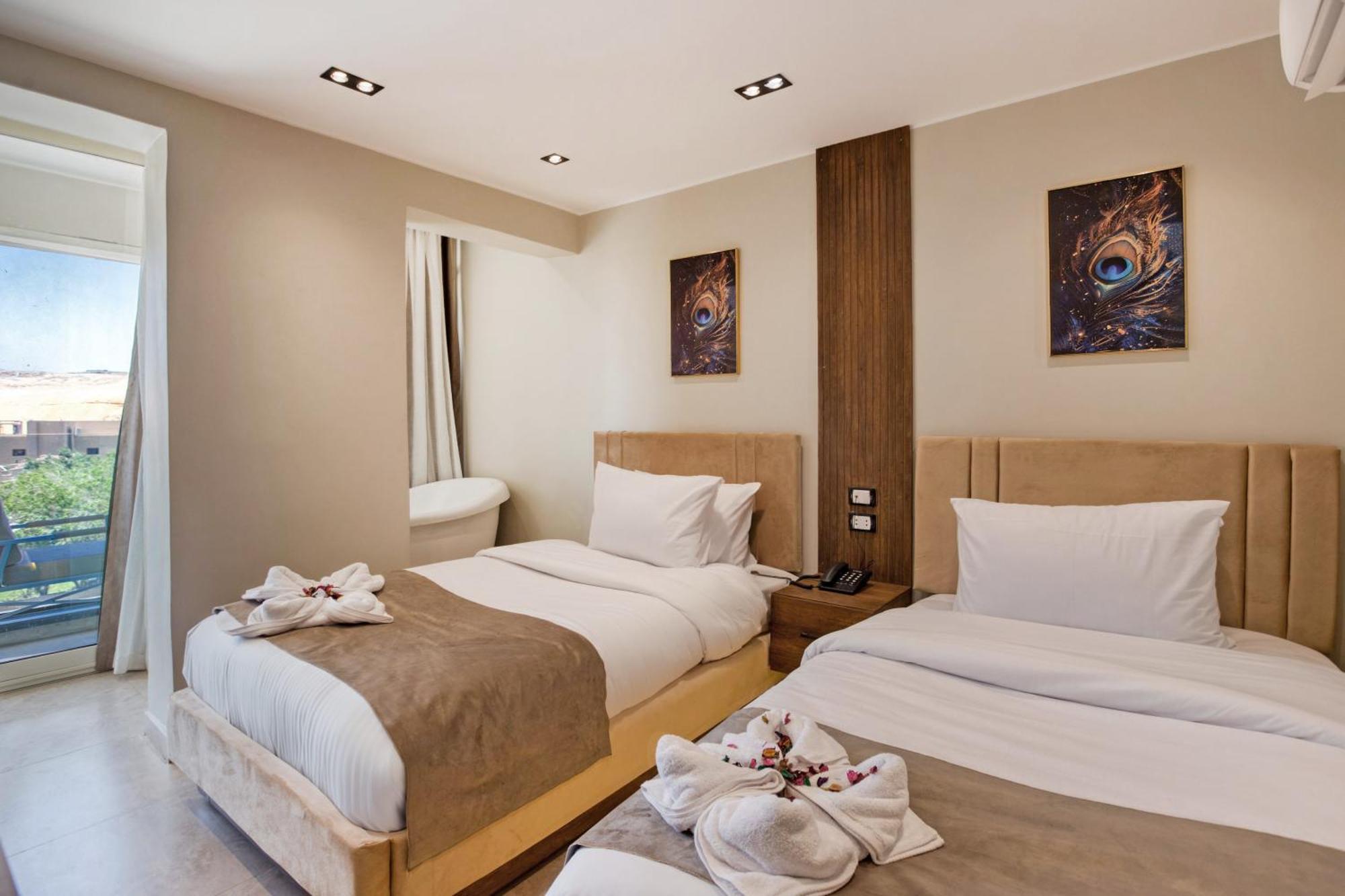 Gaia Pyramids Hotel Kafrat al Jabal Bagian luar foto