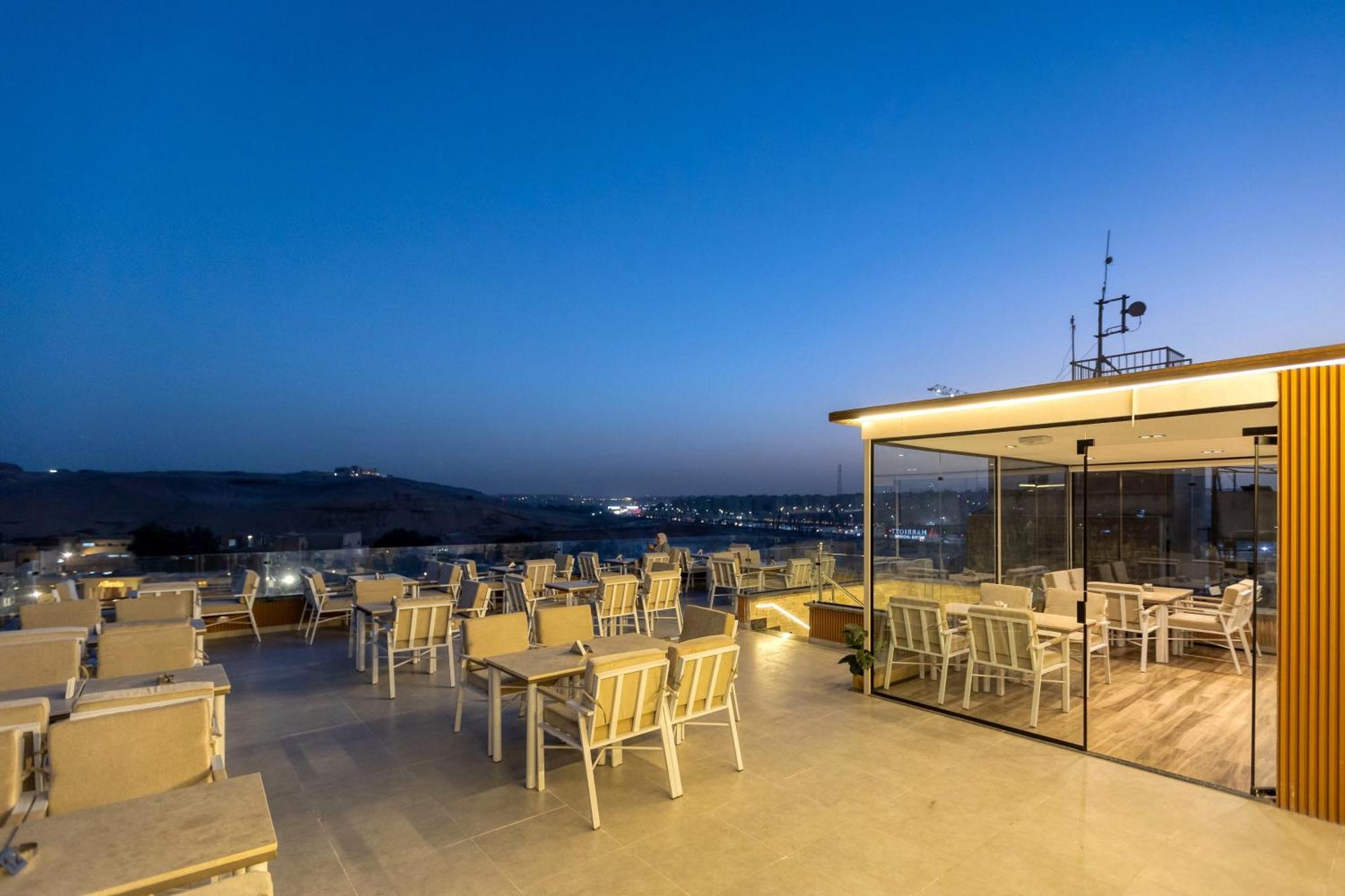 Gaia Pyramids Hotel Kafrat al Jabal Bagian luar foto