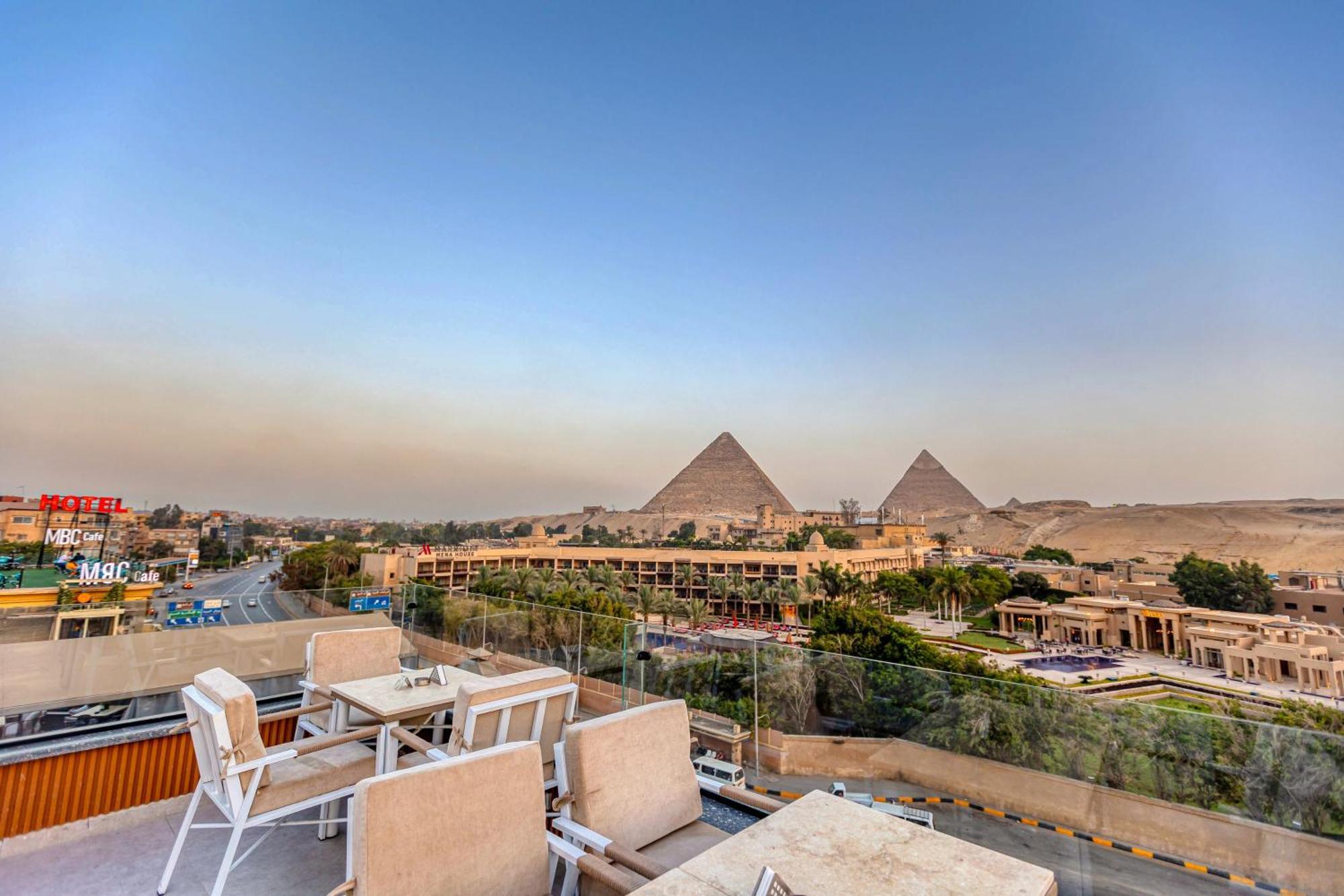 Gaia Pyramids Hotel Kafrat al Jabal Bagian luar foto