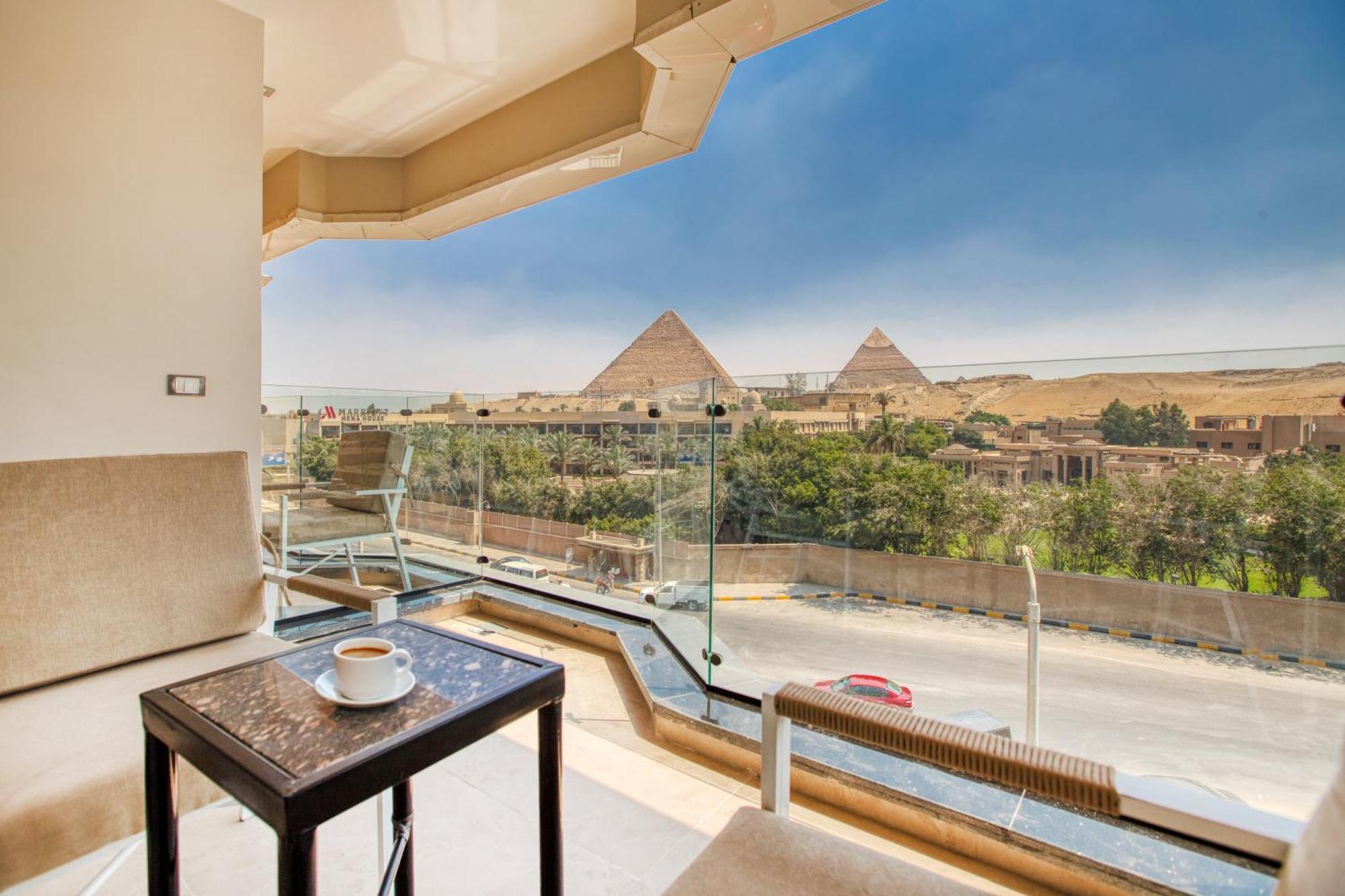 Gaia Pyramids Hotel Kafrat al Jabal Bagian luar foto